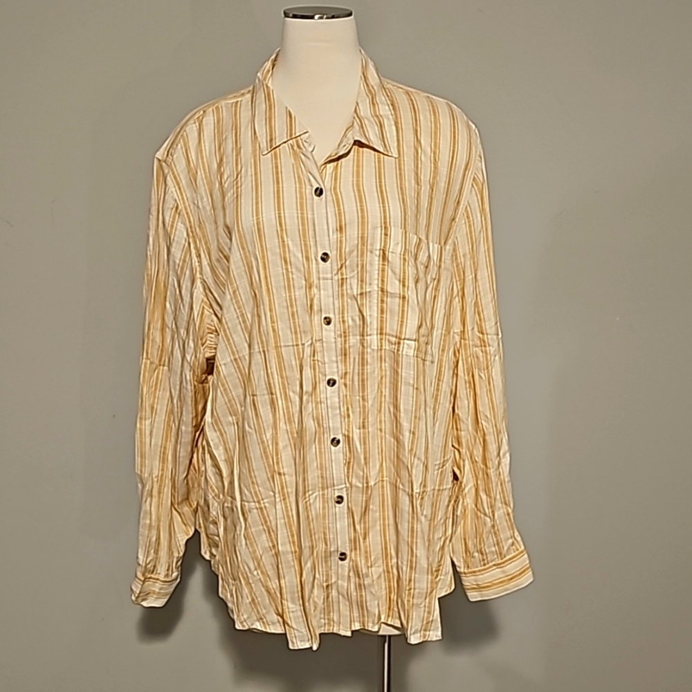 Maurices Relaxed Fit Plus Size 3 Lightweight button down blouse NWT